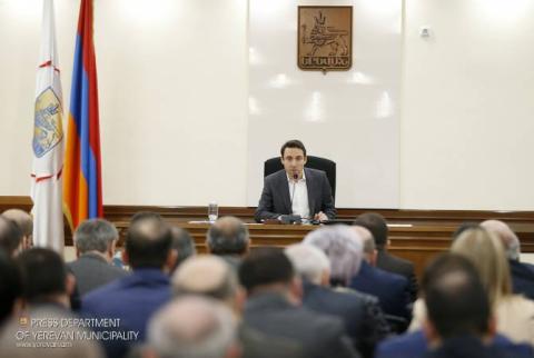 В праздничные дни вывоз мусора был организован более интенсивно: Айк Марутян
