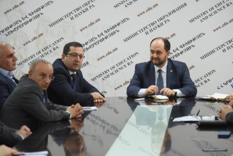 Արայիկ Հարությունյանն աշխատանքային քննարկում է անցկացրել պետական բուհերի ռեկտորների հետ