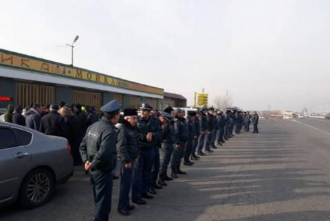 На  трассе  Ереван-Эчмиадзин продолжаются акции протеста против  изменения меры  пресечения в  отношении  Манвела Григоряна   