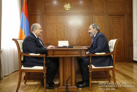 Meeting of Armen Sarkissian and Nikol Pashinyan held in Presidential Palace