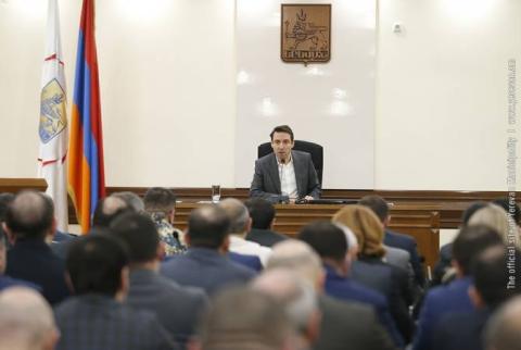 Мэр Еревана призвал водителей не ездить на летних шинах