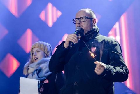 Мэр Гданьска умер после ножевого ранения на концерте