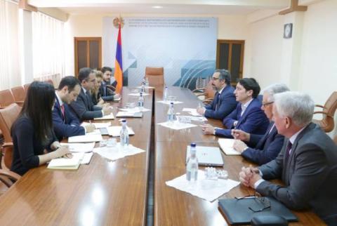 Economy minister, ADB delegation discuss PPP legislative package 