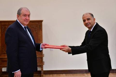 Le nouvel ambassadeur de Tunisie en Arménie a remis ses lettres de créance au président Sarkissian 