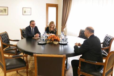 Armenian minister holds meeting with Tunisian Ambassador
