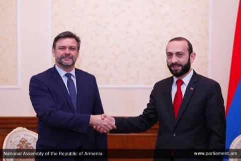 Speaker of Parliament of Armenia holds meeting with Czech Ambassador