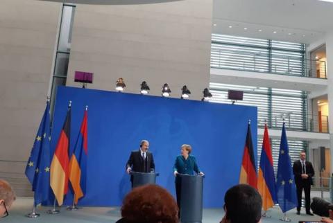 Conférence de presse conjointe du Premier ministre arménien et de la Chancelière allemande