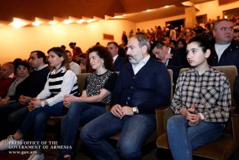 Նիկոլ Փաշինյանն ու Աննա Հակոբյանը դիտել են  Գոգոլի «Ռևիզոր» կատակերգական ներկայացումը