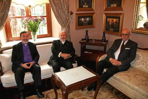Глава МИД Турции обсудил с представителями Эчмиадзина вопрос избрания нового патриарха Константинополя