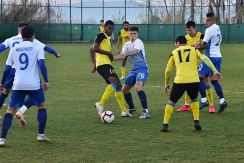 «Алашкерт» победил в последней игре на сборах