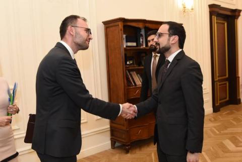 نائب رئيس وزراء أرمينيا تيكران أفينيان يستقبل وفد من بنك الاستثمار الأوروبي (EIB) برئاسة الممثل الإقليمي للبنك لجنوب القوقاز ماسيج تشورا 
