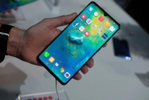 Назван лучший смартфон 2018 года