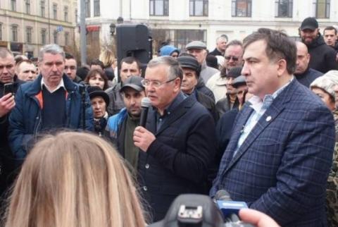 Кандидат в  президенты  Украины  обещал вернуть Саакашвили гражданство