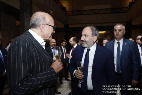 رئيس الوزراء نيكول باشينيان يلتقي في بلجيكا برجال أعمال أرمن في مجالات قطع الماس والعقارات ونقل البضائع وبحث التعاون الاقتصادي