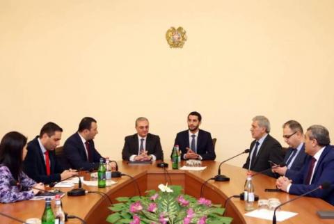 Meeting of FM Mnatsakanyan and MPs begins in Parliament