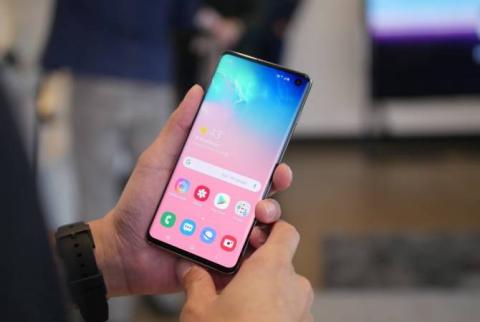 Samsung Galaxy S10 проверили на прочность