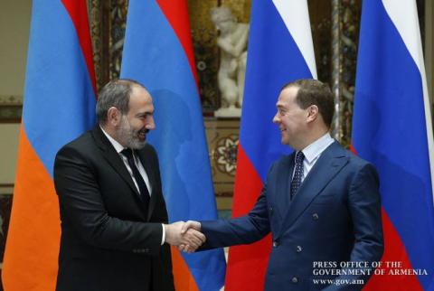 Armenian, Russian PMs discuss Eurasian inter-governmental council’s upcoming session over phone