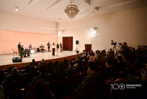 «Հայ հեղինակների էստրադային երգեր» խորագրով համերգով Երևանի էստրադային և ջազային արվեստի պետական քոլեջը նշեց հիմնադրման 40-ամյակը