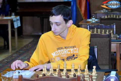 На чемпионате Европы по шахматам Тер-Саакян, Оганесян и Мелкумян отстают от лидера на пол-очка