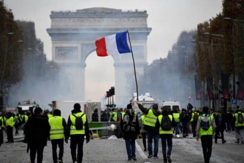 Опрос: французы поддерживают новые меры по борьбе с беспорядками, но не верят властям