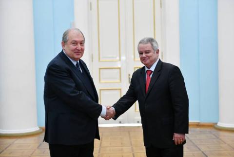 L’Ambassadeur de Cuba en Arménie a remis ses lettres de créance au président de la République d’Arménie 