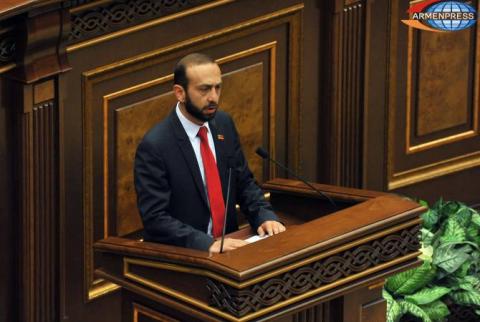 Человек имеет право на оплату минимальных расходов независимо от стажа: Арарат Мирзоян отреагировал на замечания оппозиционеров