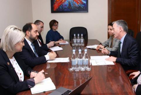 Arayik Haroutiounian a discuté de programmes de coopération avec le directeur du bureau arménien de la Banque asiatique de développement 