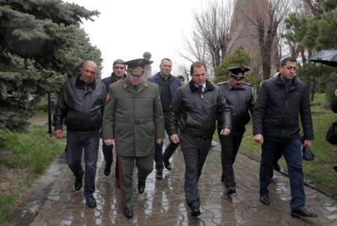 Defense minister and Chief of General Staff of Armed Forces visit Yerablur Military Pantheon