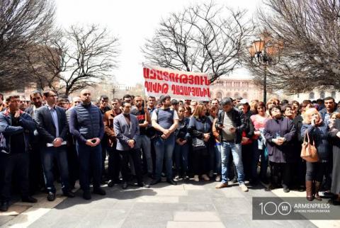 La protestation contre la décision de la détention provisoire du directeur de la société Spayka se termine par des applaudissements