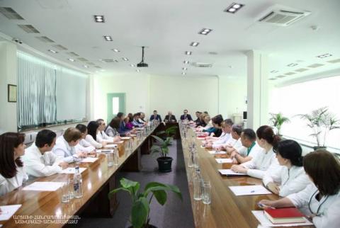 Le président de l’Artsakh tient une réunion élargie avec les représentants du secteur de la santé