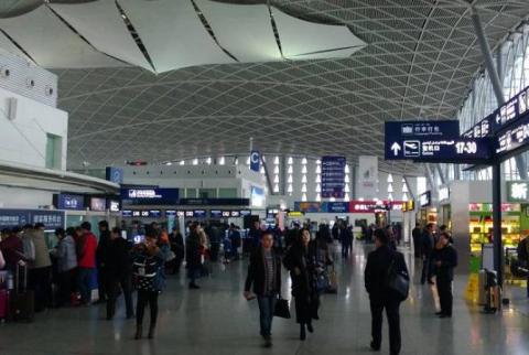 В аэропорту Урумчи из-за погоды застряли почти 3,9 тысячи человек
