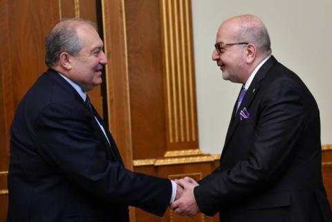 Rencontre du président d’Arménie, Armen Sarkissian, avec les membres de  la délégation de Homenetmen