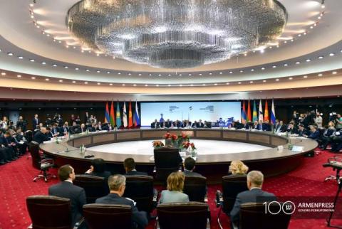 رؤساء وزراء الدول الأعضاء بالاتحاد الاقتصادي الأوراسي يوافقون على القرارات حول جدول الأعمال في جلسة المجلس الدولي السابع عشر للاتحاد الجارية بيريفان