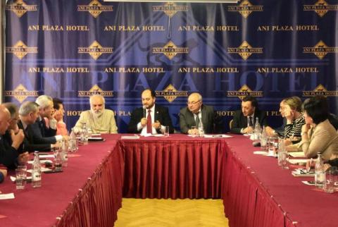 Հանրային խորհուրդն Արայիկ Հարությունյանի հետ քննարկել է կրթության ոլորտի խնդիրները, ծրագրերն ու հեռանկարները