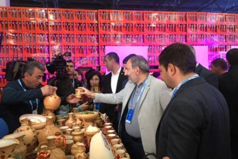 PM Pashinyan gets acquainted with production capacities of Ararat province