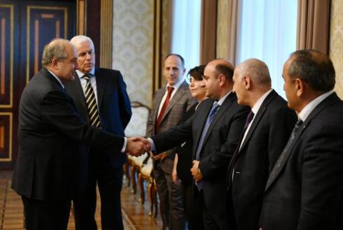 Le président Armen Sarkissian a rencontré les représentants du  corps professoral de l’Université d’Etat d'Erevan