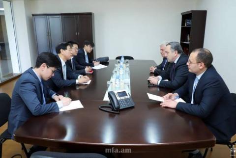 مشاورات سياسية بين وزارتي خارجية أرمينيا والصين في يريفان