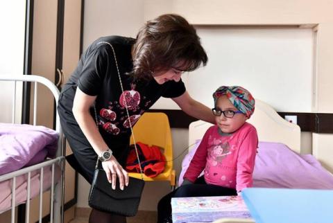L’épouse du Premier ministre a rendu visite aux enfants de la clinique d’Hématologie  et d’Oncologie pédiatrique