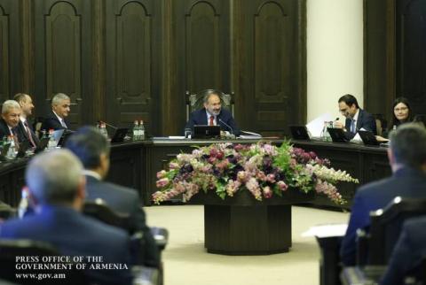 Премьер-министр коснулся вопроса подорожания газа на АГЗС и поручил оперативно решить проблему