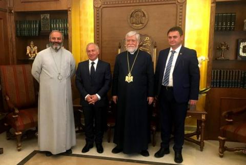 Le gouverneur de Tavouch et le Catholicos Aram Ier ont discuté de questions de coopération