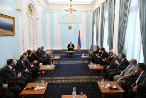 President Sarkissian receives delegation of World Committee of Pan-Armenian Games