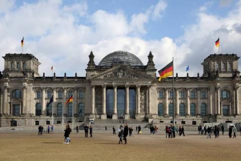 СМИ: консервативный блок ХДС/ХСС не исключает распада правящей в Германии коалиции