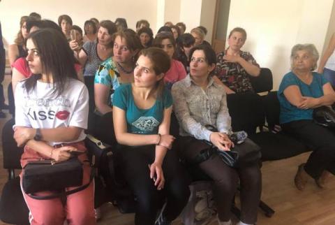 Руководство Гюмрийского швейного завода Sasstex не разрешило сотрудникам войти на территирию