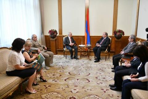 Le président Armen Sarkissian a reçu les représentants du Parti démocrate d'Arménie