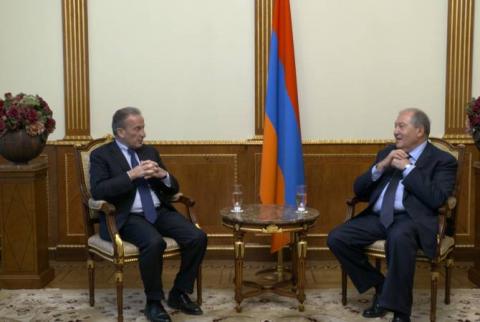 Armenian President meets with former CEO of Electricité de France and Veolia Environnement Henri Proglio