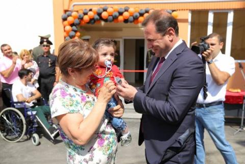 Министр обороны Армении принял участие в церемонии открытия нового многоквартирного дома