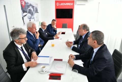 Le président Armen Sarkissian et le PDG du géant italien Leonardo discutent d'une éventuelle coopération en France