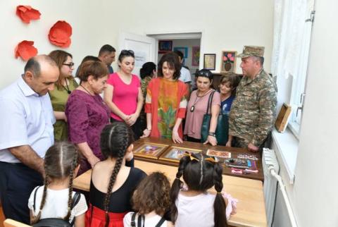 Աննա Հակոբյանը Մեխակավանում հանդիպել է սպաների մի քանի տասնյակ տիկնանց