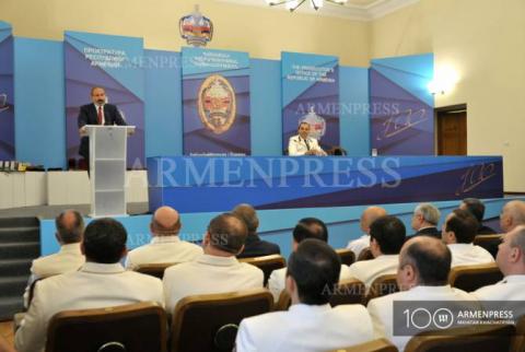Nikol Pashinyan participe à la séance solennelle consacrée à la Journée du Bureau du procureur