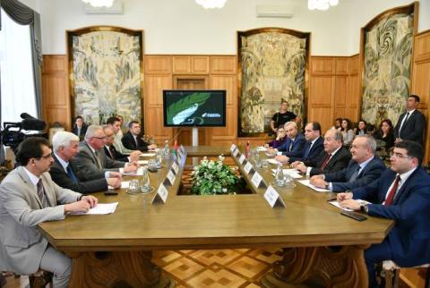 Le Président Armen Sarkissian a visité l'Université d'État biélorusse